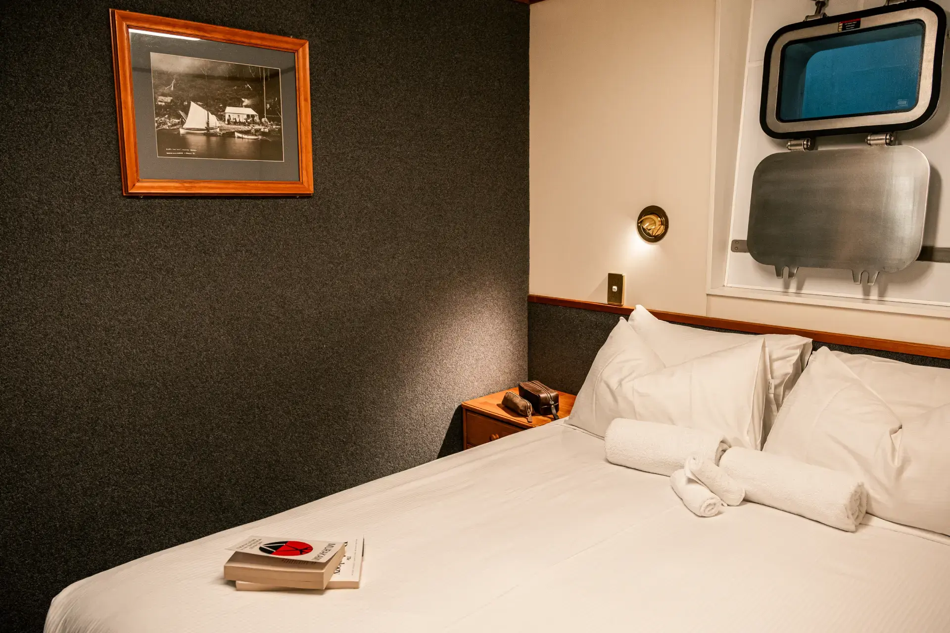 A cosy cabin with a double bed on an overnight boat. 